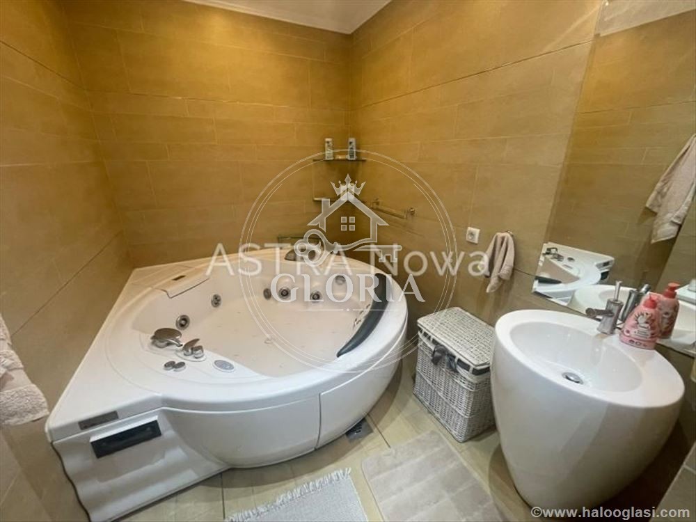 Трёхкомнатная квартира, 75 м², Центр, Старый город, фото 9