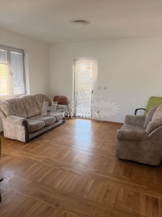 Трёхкомнатная квартира, 100 м², Алтина, Земун