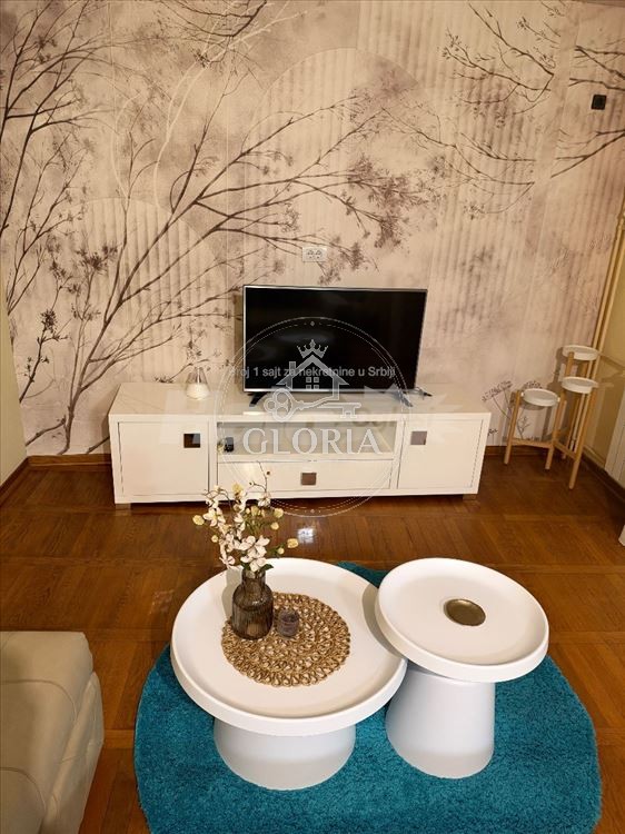 Двухкомнатная квартира, 75 м², Южни булевар, Врачар