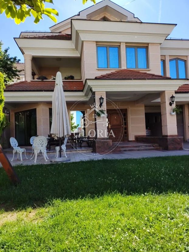 Дом, 580 м², Младеновац (mesto), Младеновац