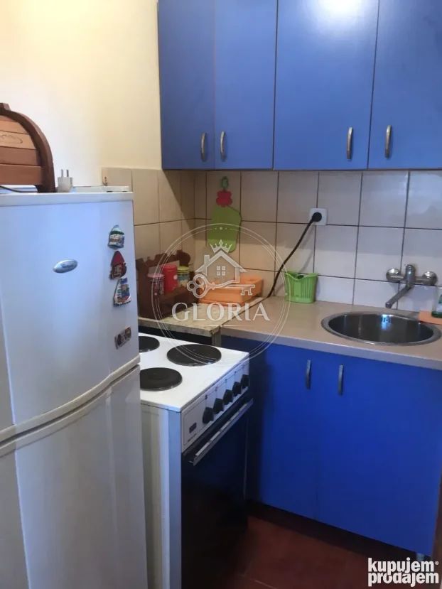 Студия, 40 м², Земун поле, Земун