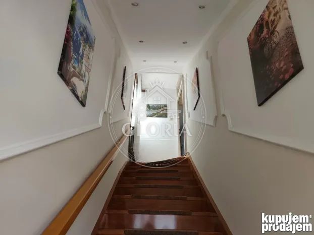 Трёхкомнатная квартира, 100 м², © ОпенСтреетМап цонтрибуторс, Земун, фото 2
