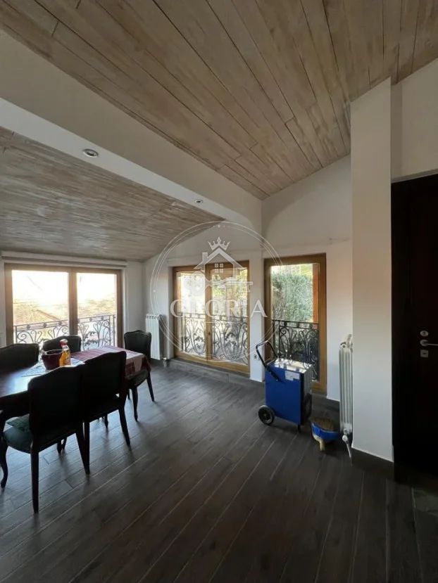 Дом, 320 м², © ОпенСтреетМап цонтрибуторс, Савски-Венац, фото 5