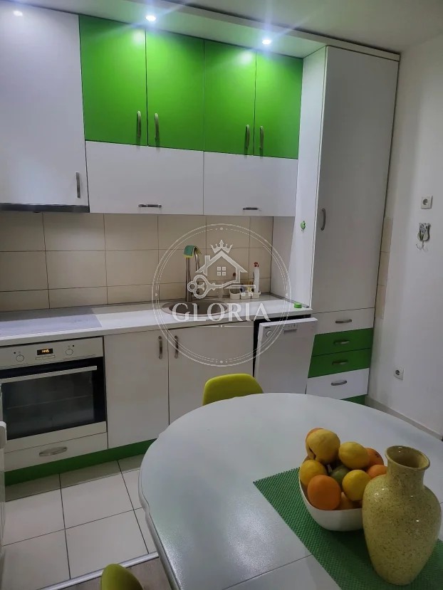 3,5-комнатная квартира, 80 м², Земун, фото 2