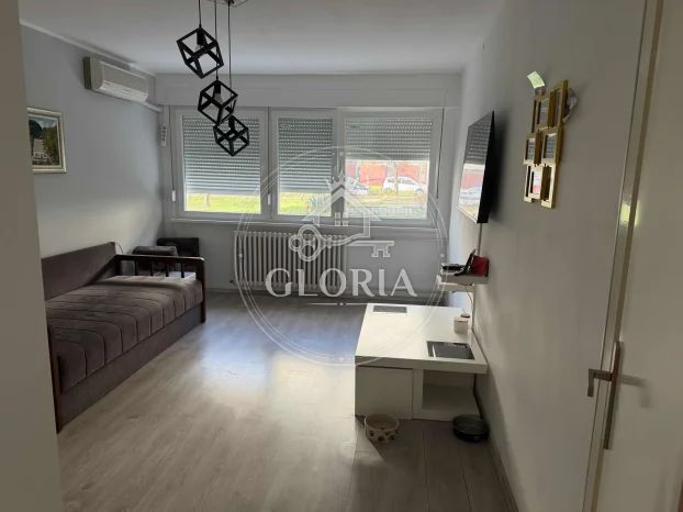 Трёхкомнатная квартира, 74 м², Блок 70 (kineski тржни centar), Новый Белград