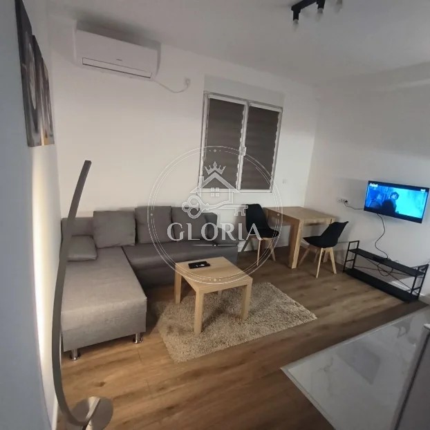 Однокомнатная квартира, 30 м², Сурчин, фото 5