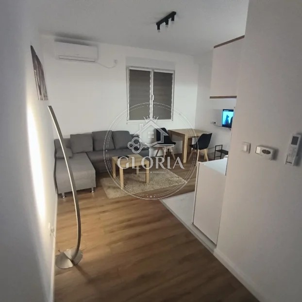 Однокомнатная квартира, 30 м², Сурчин, фото 6