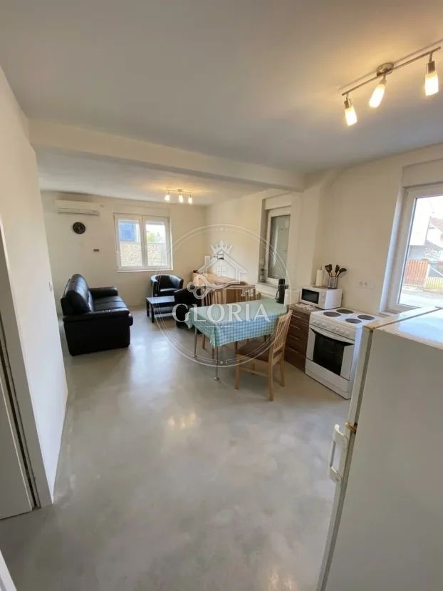 Дом, 220 м², © ОпенСтреетМап цонтрибуторс, Земун, фото 5