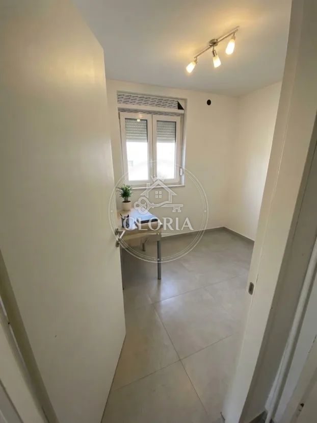 Дом, 220 м², © ОпенСтреетМап цонтрибуторс, Земун, фото 6
